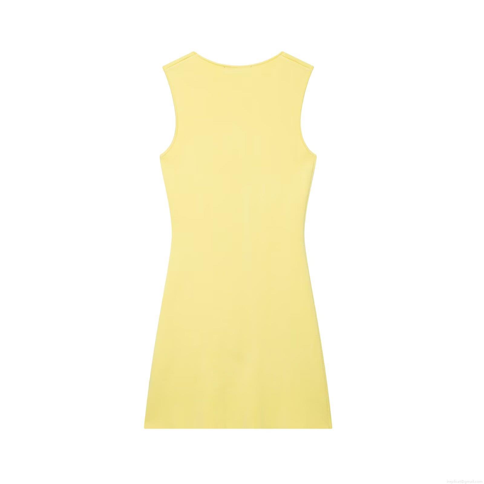 Women\'s Elegant Sleeveless Knit Dress Slim Fit Round Neck Solid Color Midi Dress Featuring Side Slit And Decorative Heart Shaped Metal Buckles