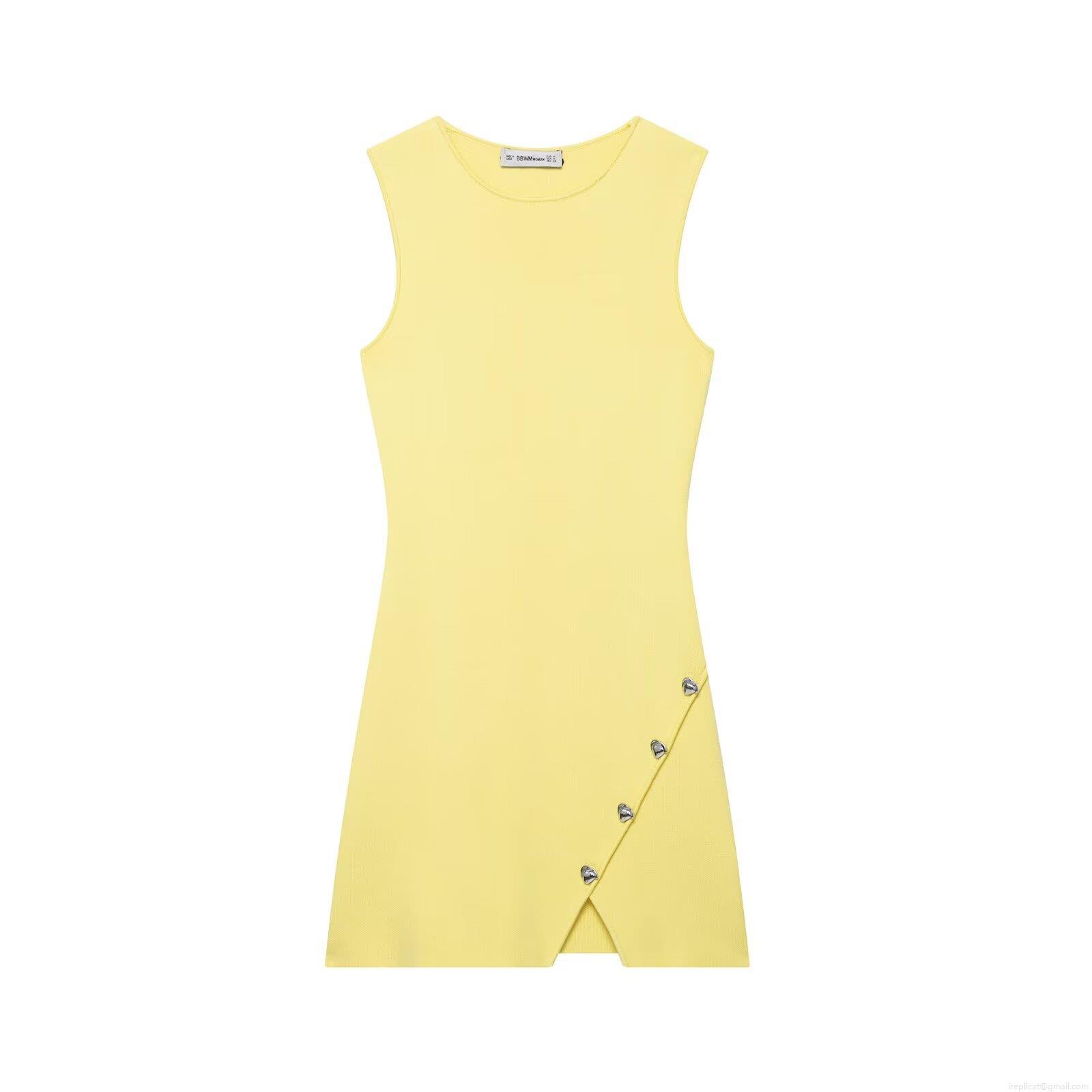 Women\'s Elegant Sleeveless Knit Dress Slim Fit Round Neck Solid Color Midi Dress Featuring Side Slit And Decorative Heart Shaped Metal Buckles